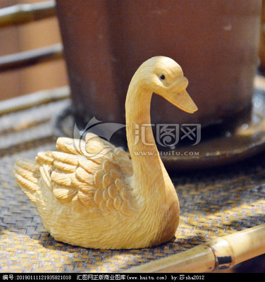 天鹅工艺品：优雅与艺术的完美融合