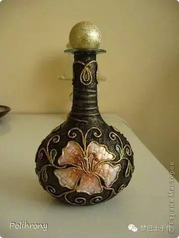 废弃玻璃酒瓶变身华丽复古工艺品